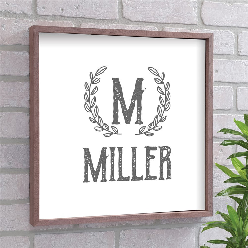 Personalized Laurel Wreath Wall Sign - Rustic Wood Pallet Decor with Custom Name - LED Gift Works